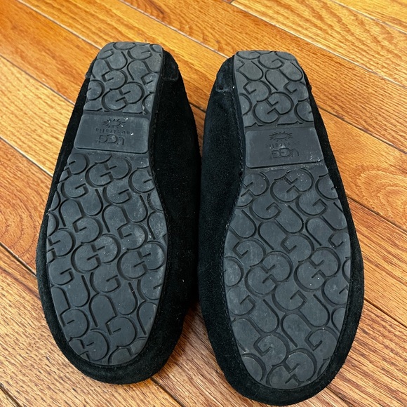 Black UGG slippers size 1 - Picture 3 of 4